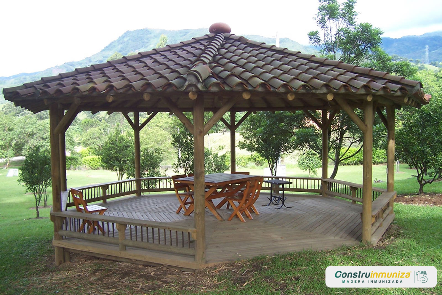 Kioskos de madera: elegancia y funcionalidad para tus espacios exteriores. construinmuniza.com